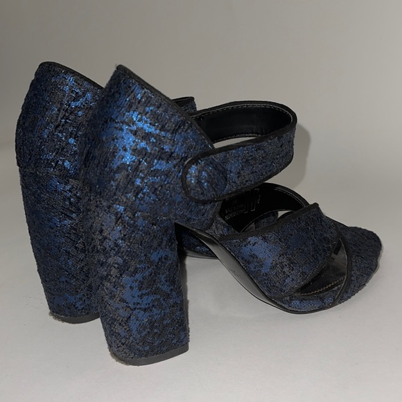Zara heels in shimmery blue brocade & snap closure - Picture 3 of 5